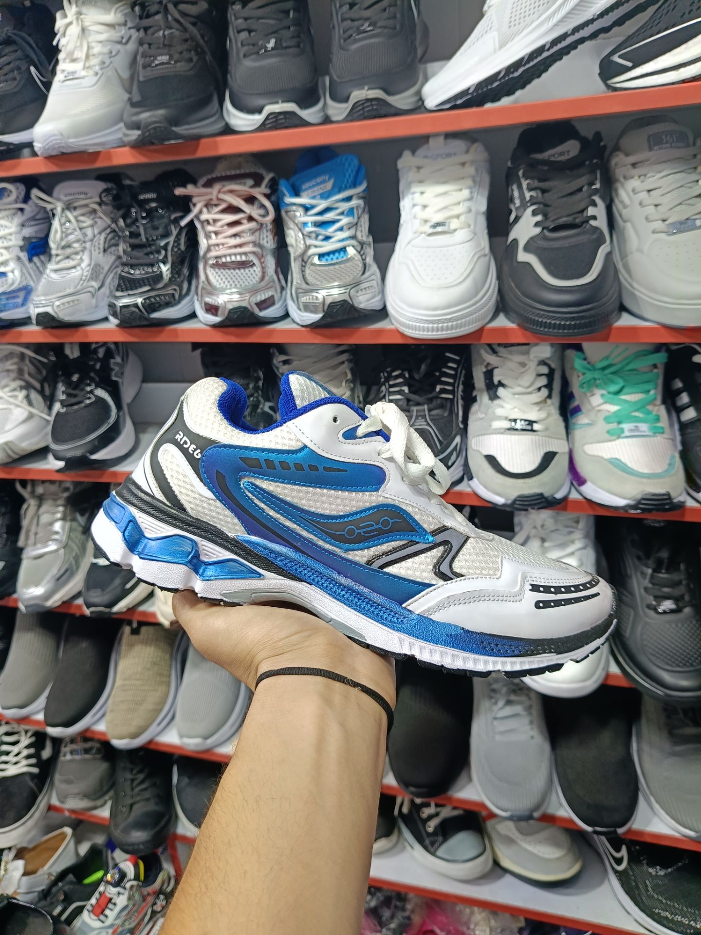 کتانی saucony